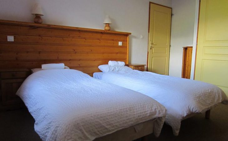 Chalet Eterlou, Alpe d'Huez, Twin Bedroom 2